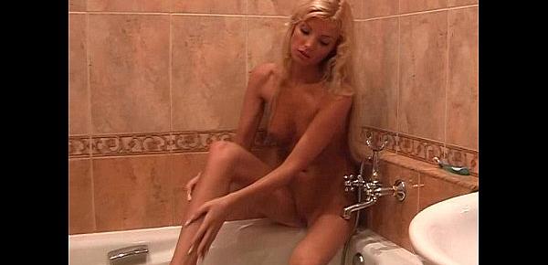 yung girl love masturbate in the bathroom